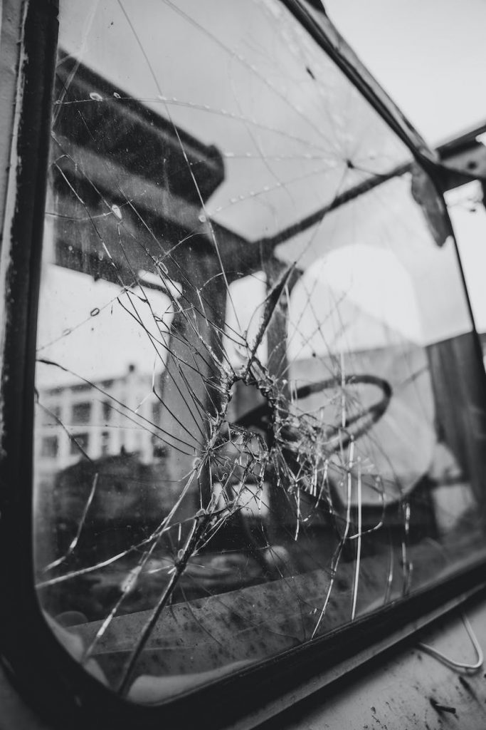 cracked windshield repair oakville